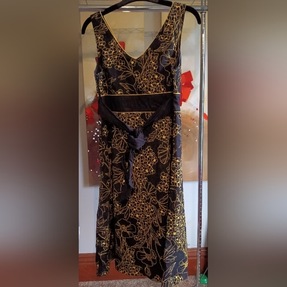 Women's Dress - Picture 2 of 3